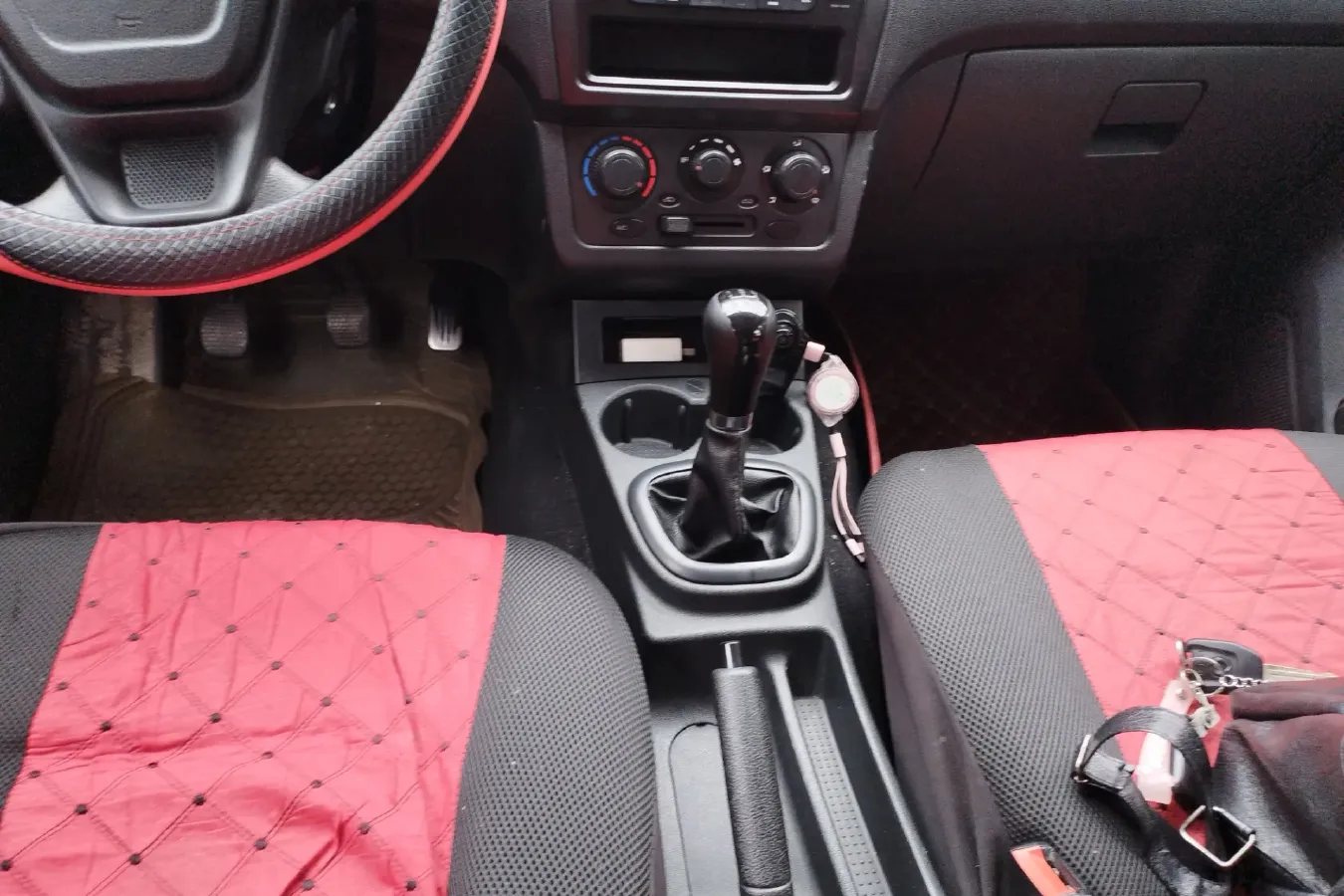 2016 DongFeng Fengon Fengon 330 1.5L 109HP L4 5MT,autocango,china used car exporter,china ev exporter,chinese used car exporter,chinese used ev exporter