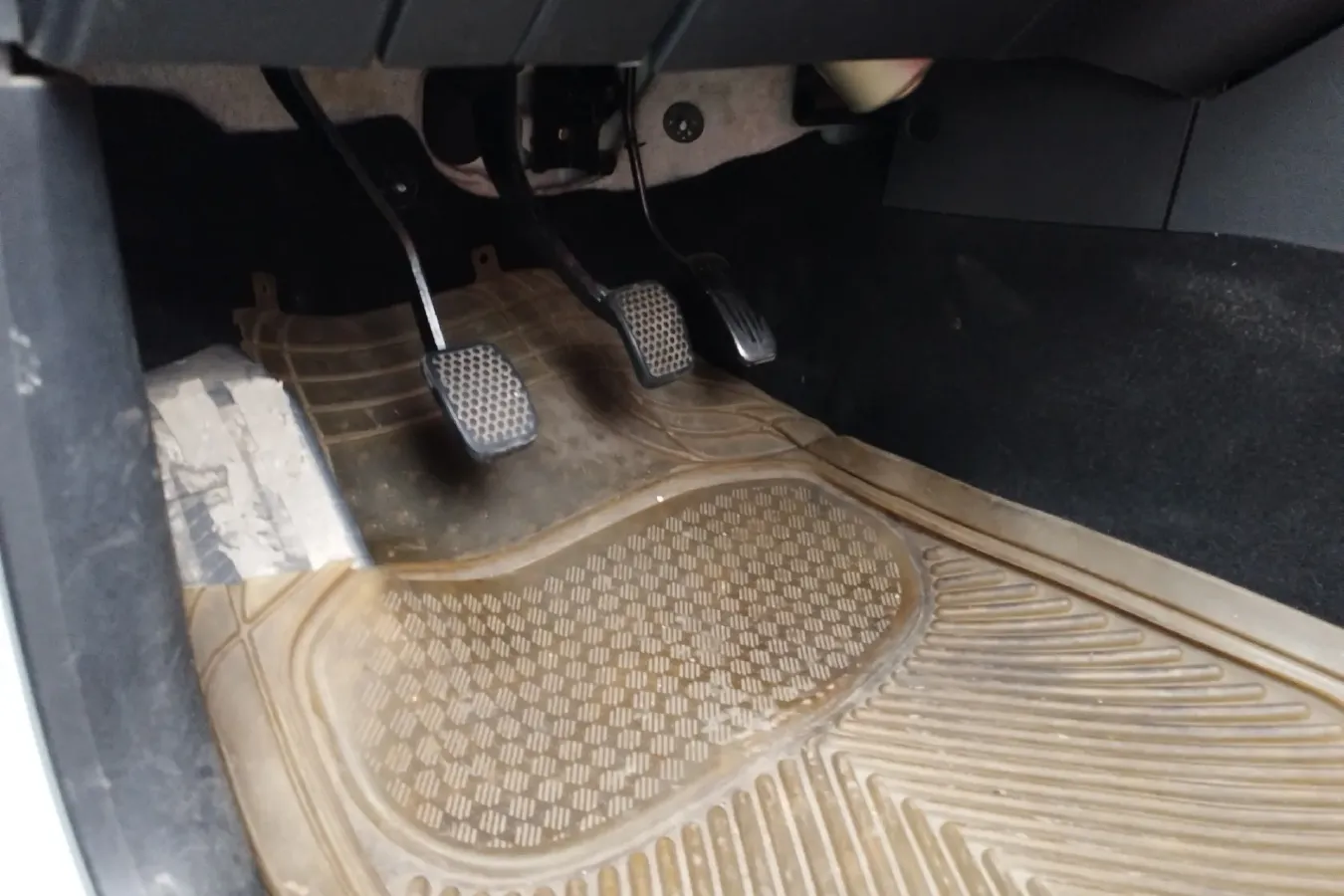 2016 DongFeng Fengon Fengon 330 1.5L 109HP L4 5MT,autocango,china used car exporter,china ev exporter,chinese used car exporter,chinese used ev exporter