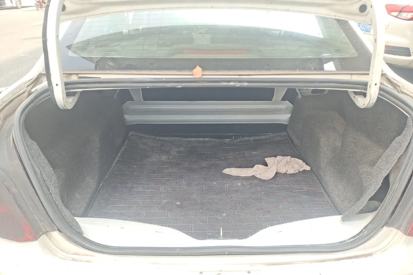 2014 Peugeot 301 1.6L 117HP L4 4AT,autocango,china used car exporter,china ev exporter,chinese used car exporter,chinese used ev exporter