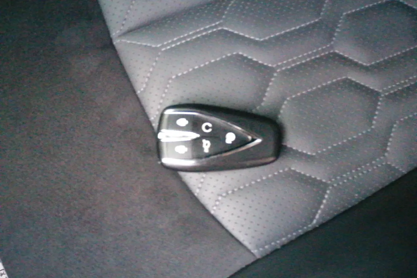 2022 ChangAn UNI-T 1.5T 188HP L4 7DCT,autocango,china used car exporter,china ev exporter,chinese used car exporter,chinese used ev exporter