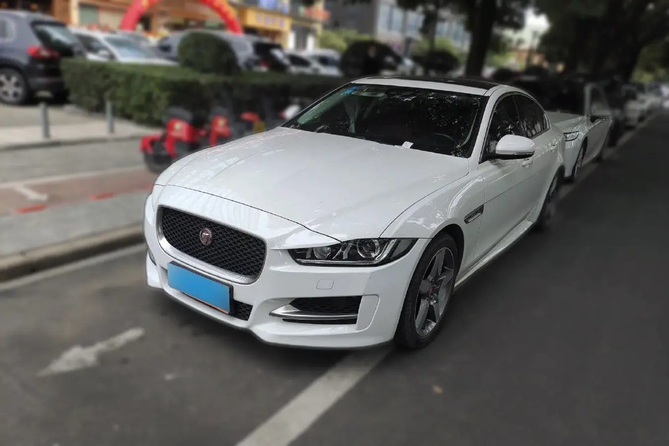 2015 Jaguar XE 2.0T 200HP L4 8AT