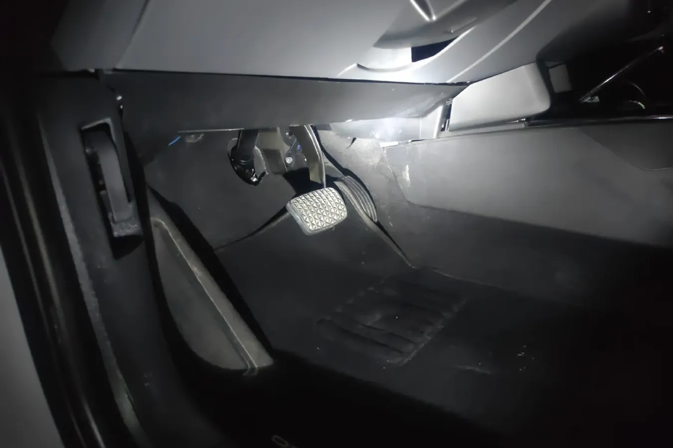 2014 Qoros 3 1.6T 156HP L4 6DCT,autocango,china used car exporter,china ev exporter,chinese used car exporter,chinese used ev exporter