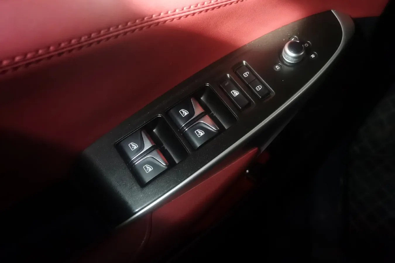 2020 ChangAn CS75 Plus 2.0T 233HP L4 8AT,autocango,china used car exporter,china ev exporter,chinese used car exporter,chinese used ev exporter