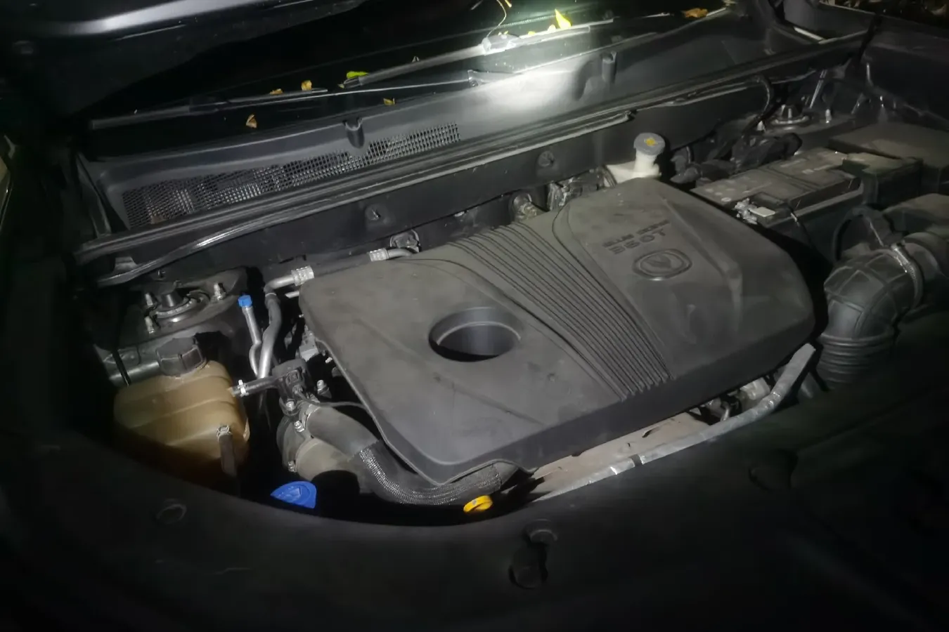 2020 ChangAn CS75 Plus 2.0T 233HP L4 8AT,autocango,china used car exporter,china ev exporter,chinese used car exporter,chinese used ev exporter