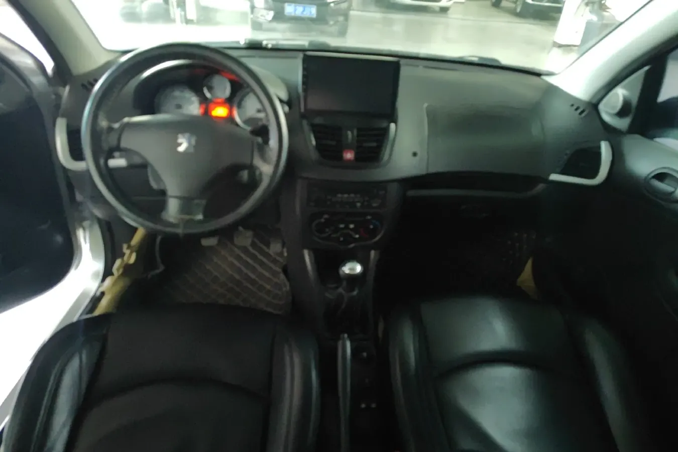 2011 Peugeot 207 1.4L 76HP L4 5MT,autocango,china used car exporter,china ev exporter,chinese used car exporter,chinese used ev exporter