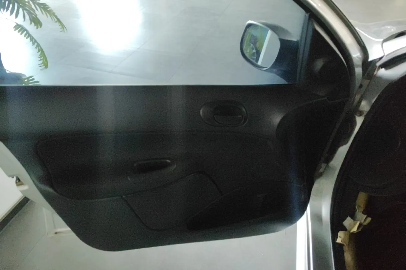 2011 Peugeot 207 1.4L 76HP L4 5MT,autocango,china used car exporter,china ev exporter,chinese used car exporter,chinese used ev exporter