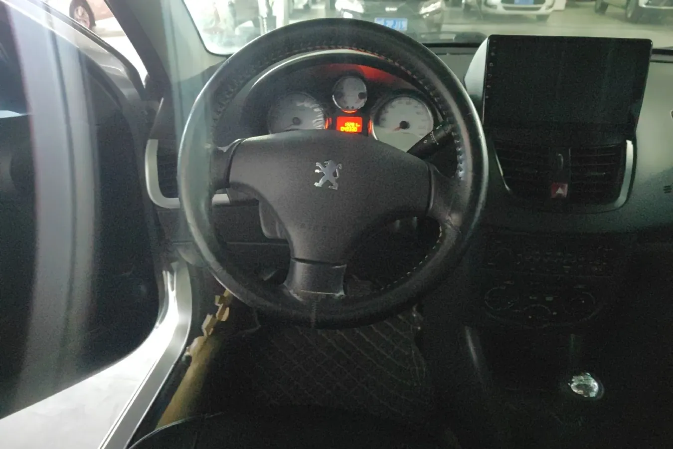 2011 Peugeot 207 1.4L 76HP L4 5MT,autocango,china used car exporter,china ev exporter,chinese used car exporter,chinese used ev exporter
