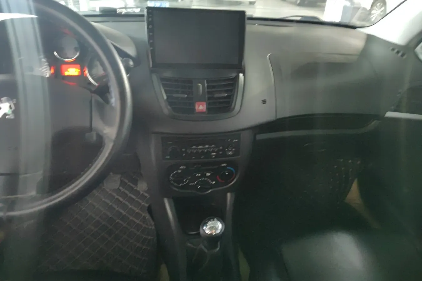 2011 Peugeot 207 1.4L 76HP L4 5MT,autocango,china used car exporter,china ev exporter,chinese used car exporter,chinese used ev exporter