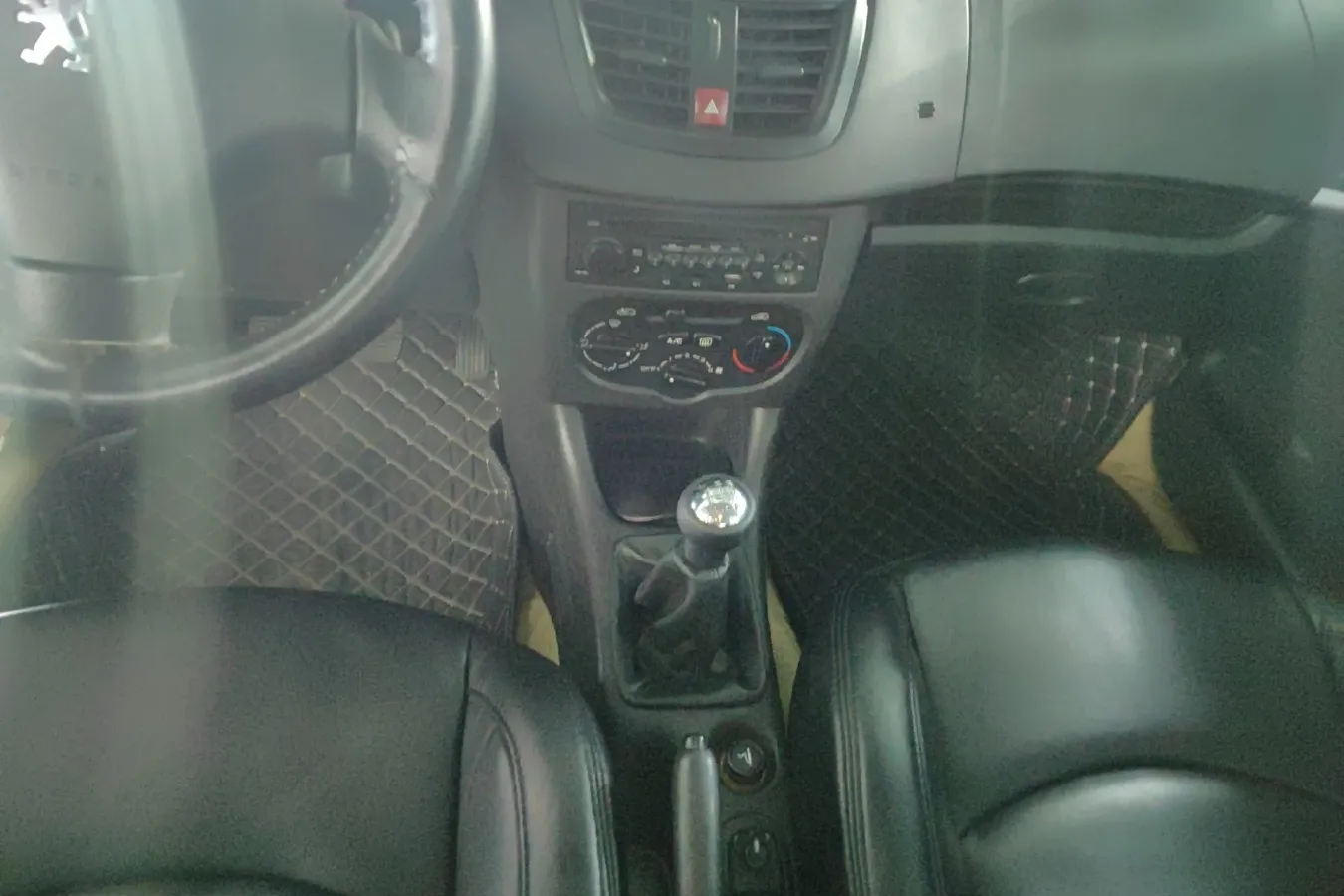 2011 Peugeot 207 1.4L 76HP L4 5MT,autocango,china used car exporter,china ev exporter,chinese used car exporter,chinese used ev exporter