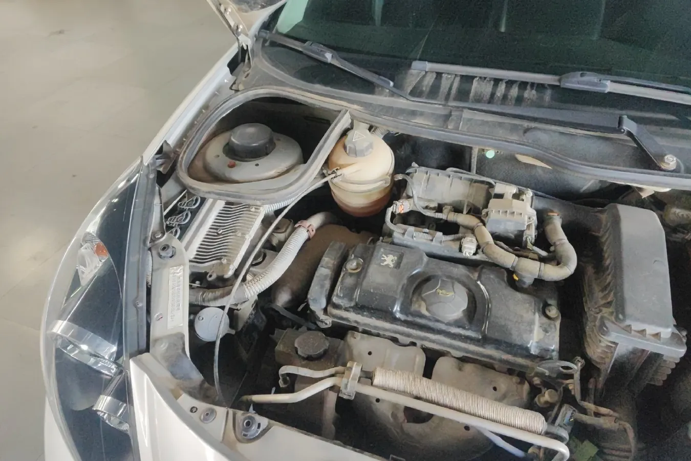 2011 Peugeot 207 1.4L 76HP L4 5MT,autocango,china used car exporter,china ev exporter,chinese used car exporter,chinese used ev exporter