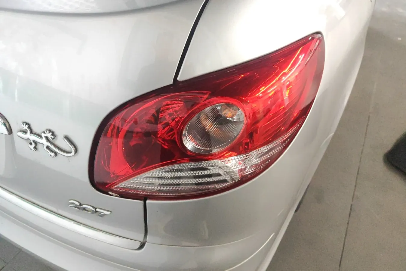 2011 Peugeot 207 1.4L 76HP L4 5MT,autocango,china used car exporter,china ev exporter,chinese used car exporter,chinese used ev exporter