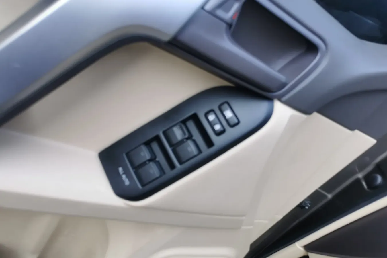 2015 Toyota Land Cruiser Prado 2.7L 159HP L4 4AT,autocango,china used car exporter,china ev exporter,chinese used car exporter,chinese used ev exporter