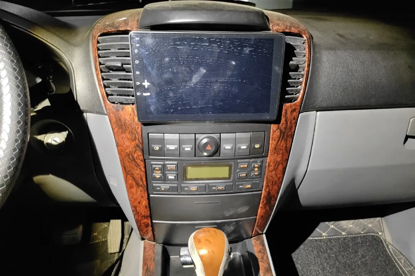 2009 HuangHai QiSheng F1 2.4L 126HP L4 5MT,autocango,china used car exporter,china ev exporter,chinese used car exporter,chinese used ev exporter