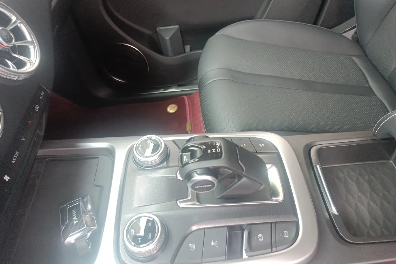 2023 Tank 300 2.0T 227HP L4 8AT,autocango,china used car exporter,china ev exporter,chinese used car exporter,chinese used ev exporter