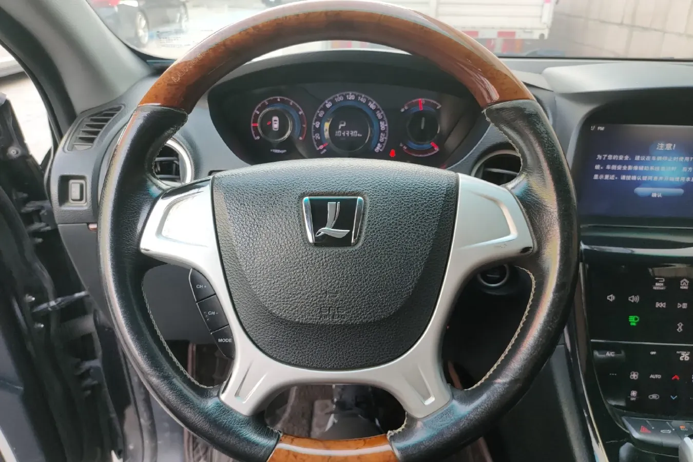 2015 Luxgen Grand7 SUV 2.2T 201HP L4 6AT,autocango,china used car exporter,china ev exporter,chinese used car exporter,chinese used ev exporter