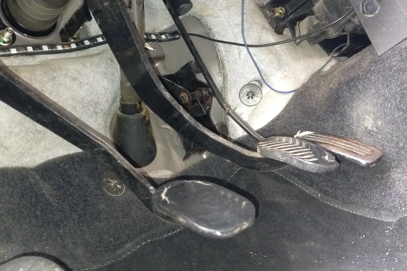 2014 DongFeng Fengon Fengon 330 1.5L 116HP L4 5MT,autocango,china used car exporter,china ev exporter,chinese used car exporter,chinese used ev exporter