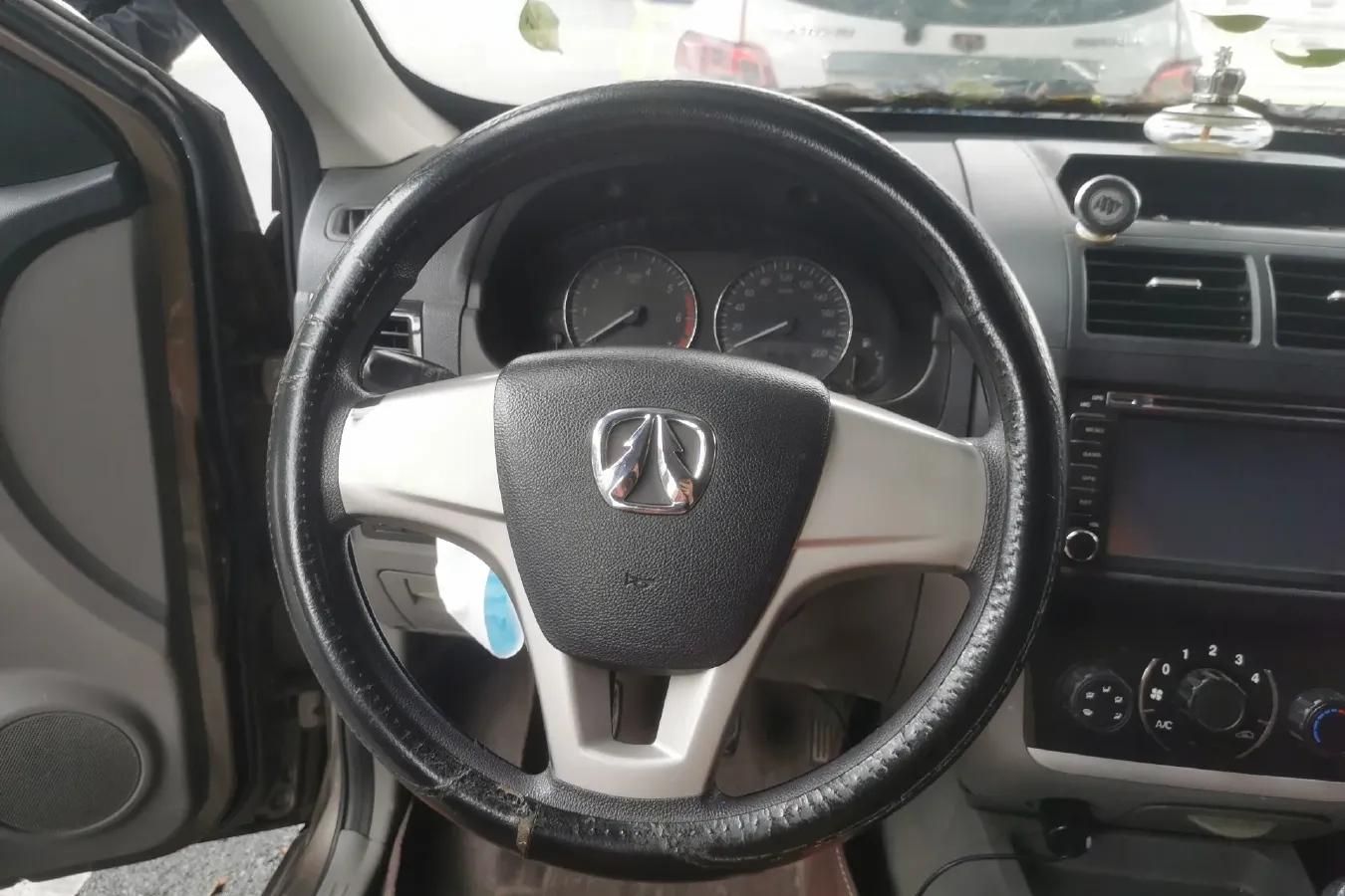 2014 BAIC WeiWang M20 1.5L 102HP L4 5MT,autocango,china used car exporter,china ev exporter,chinese used car exporter,chinese used ev exporter