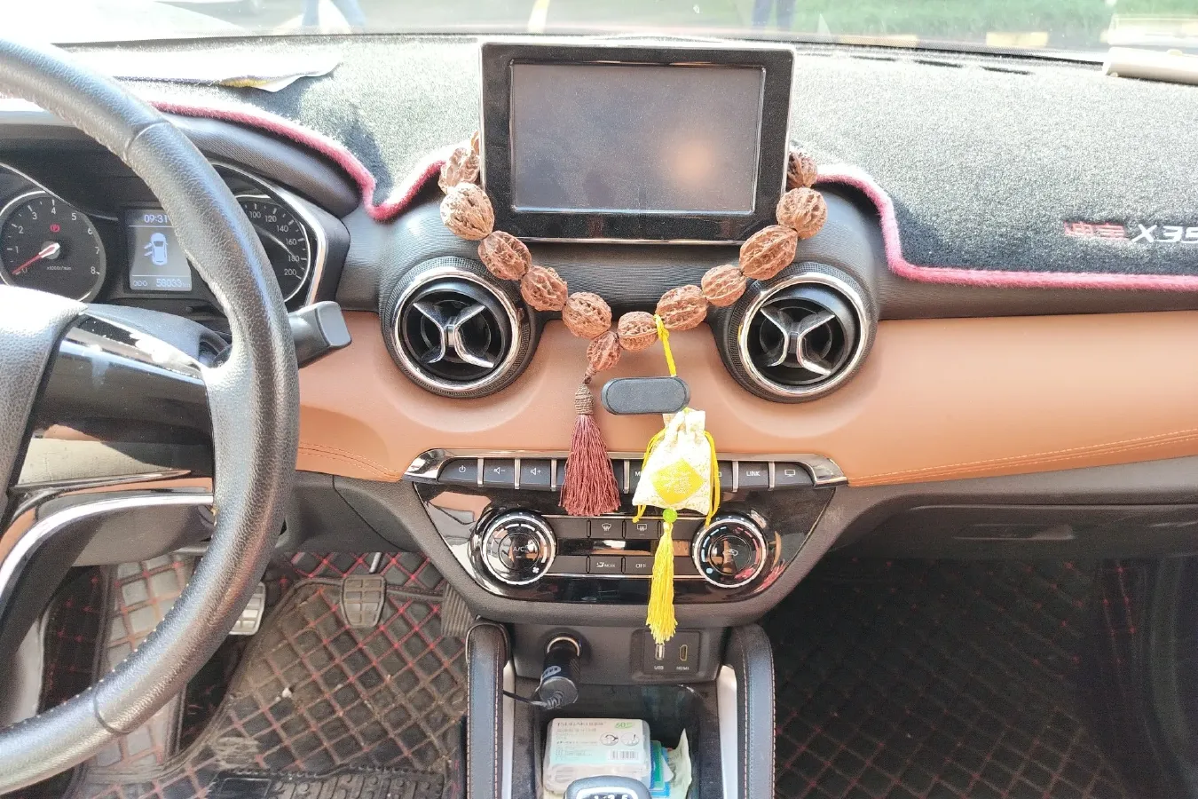 2016 BeiJing Auto Senova X35 1.5L 116HP L4 5MT,autocango,china used car exporter,china ev exporter,chinese used car exporter,chinese used ev exporter