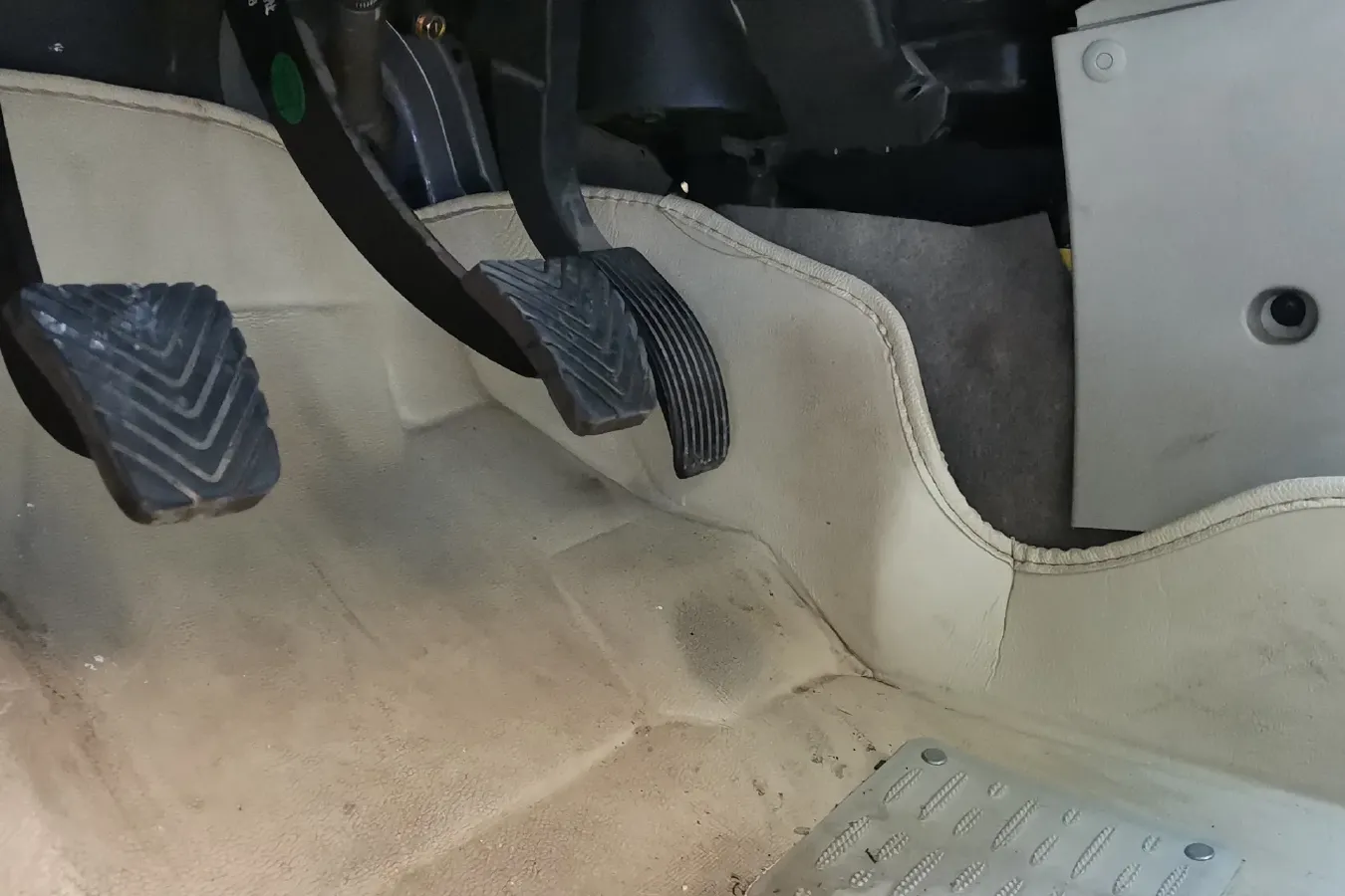 2011 Soueast V3 1.5L 120HP L4 5MT,autocango,china used car exporter,china ev exporter,chinese used car exporter,chinese used ev exporter