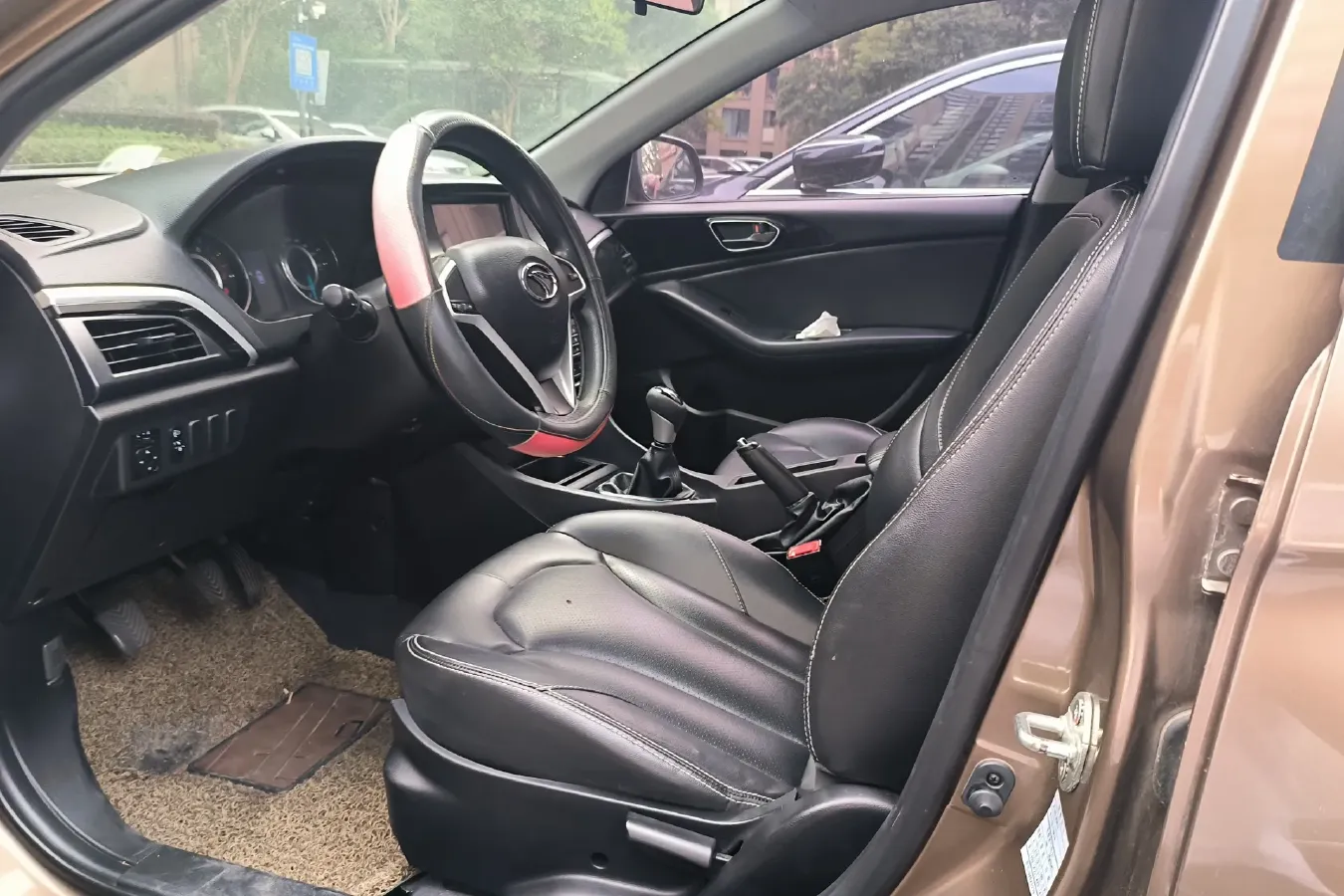 2015 Soueast V5 1.5L 120HP L4 5MT,autocango,china used car exporter,china ev exporter,chinese used car exporter,chinese used ev exporter