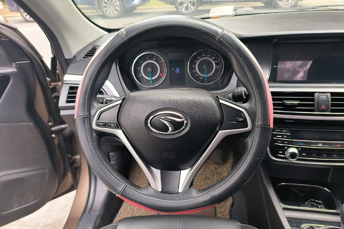 2015 Soueast V5 1.5L 120HP L4 5MT,autocango,china used car exporter,china ev exporter,chinese used car exporter,chinese used ev exporter