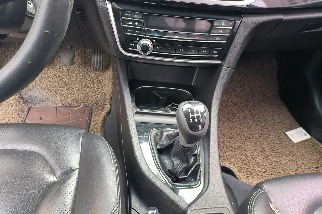 2015 Soueast V5 1.5L 120HP L4 5MT,autocango,china used car exporter,china ev exporter,chinese used car exporter,chinese used ev exporter