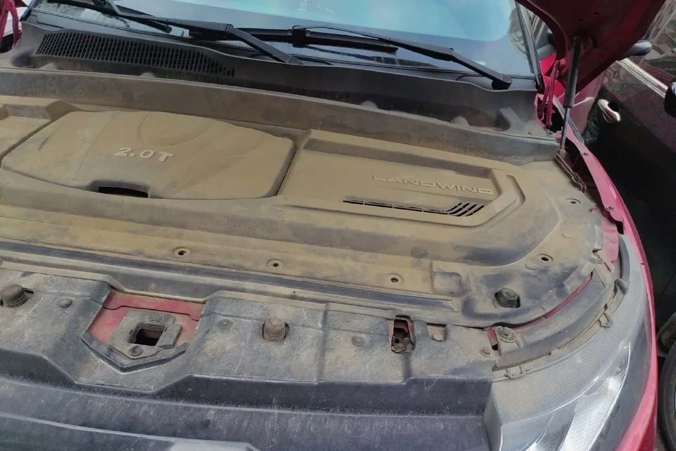 2015 Landwind X7 2.0T 190HP L4 8AT,autocango,china used car exporter,china ev exporter,chinese used car exporter,chinese used ev exporter