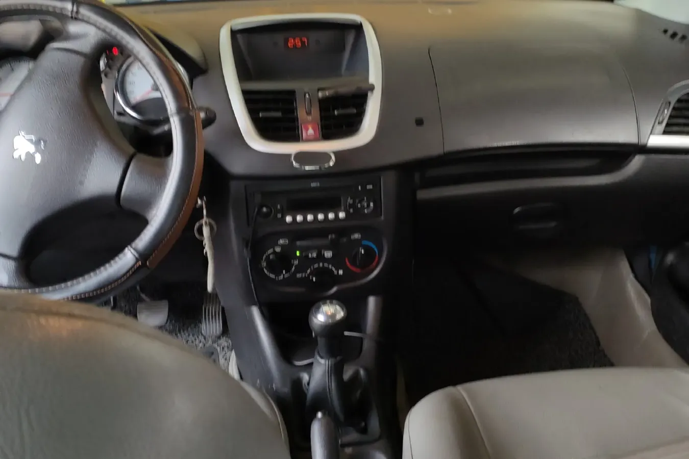 2011 Peugeot 207 1.4L 76HP L4 5MT,autocango,china used car exporter,china ev exporter,chinese used car exporter,chinese used ev exporter