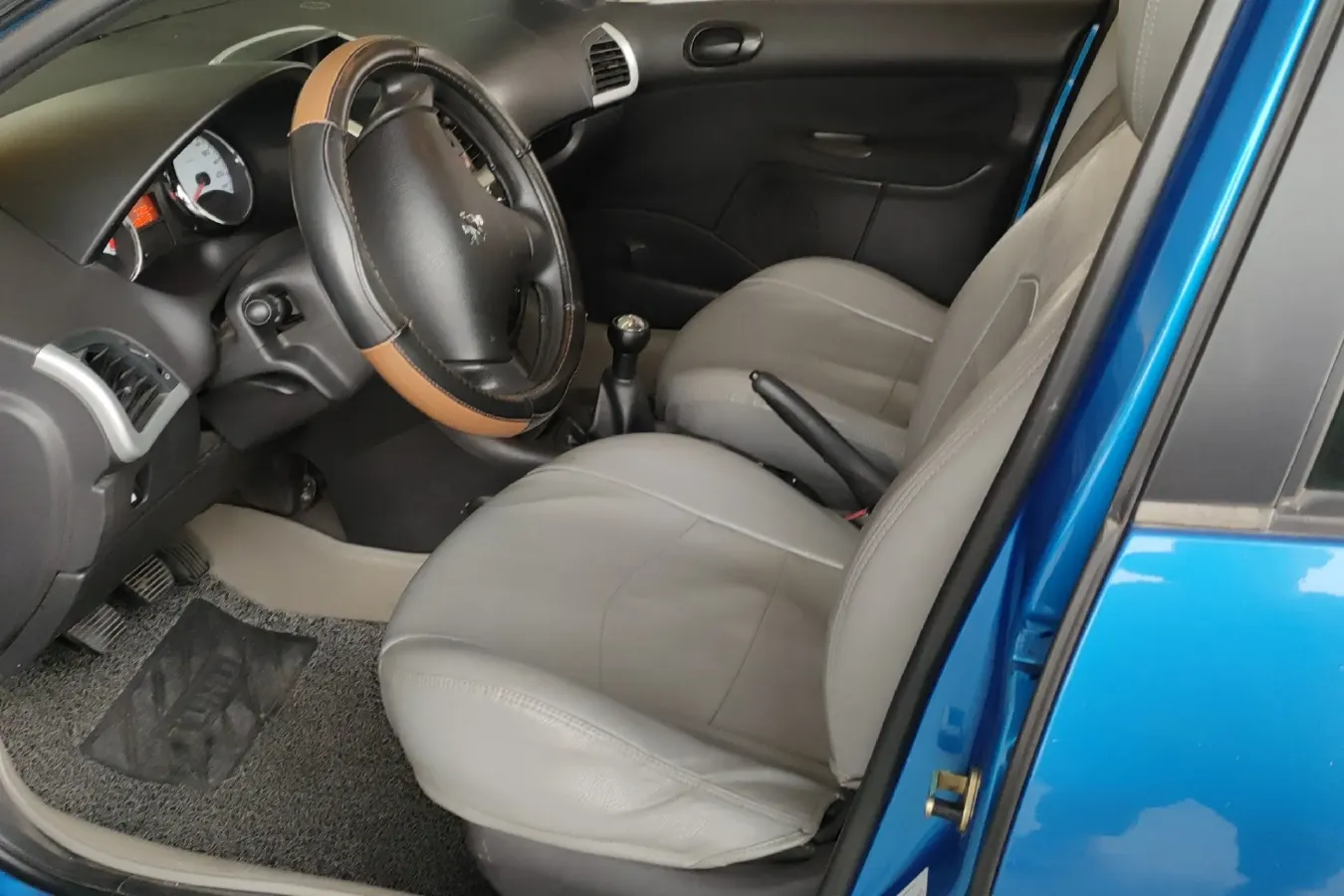 2011 Peugeot 207 1.4L 76HP L4 5MT,autocango,china used car exporter,china ev exporter,chinese used car exporter,chinese used ev exporter