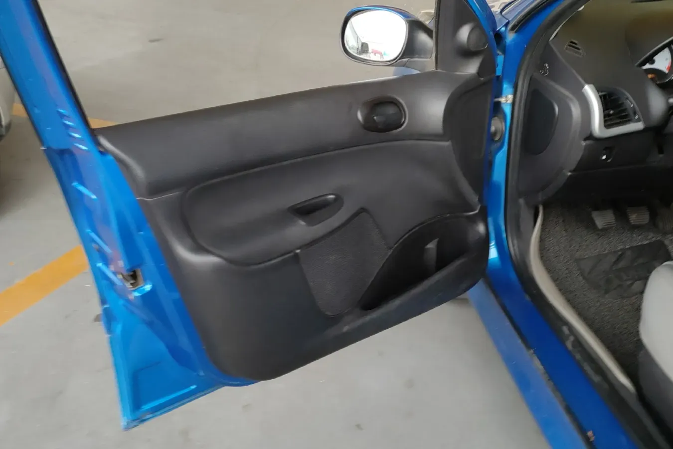 2011 Peugeot 207 1.4L 76HP L4 5MT,autocango,china used car exporter,china ev exporter,chinese used car exporter,chinese used ev exporter