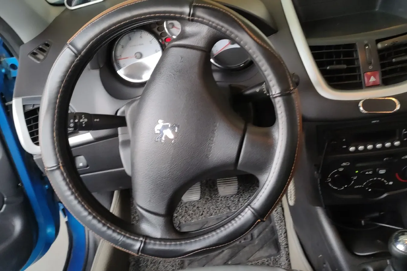 2011 Peugeot 207 1.4L 76HP L4 5MT,autocango,china used car exporter,china ev exporter,chinese used car exporter,chinese used ev exporter