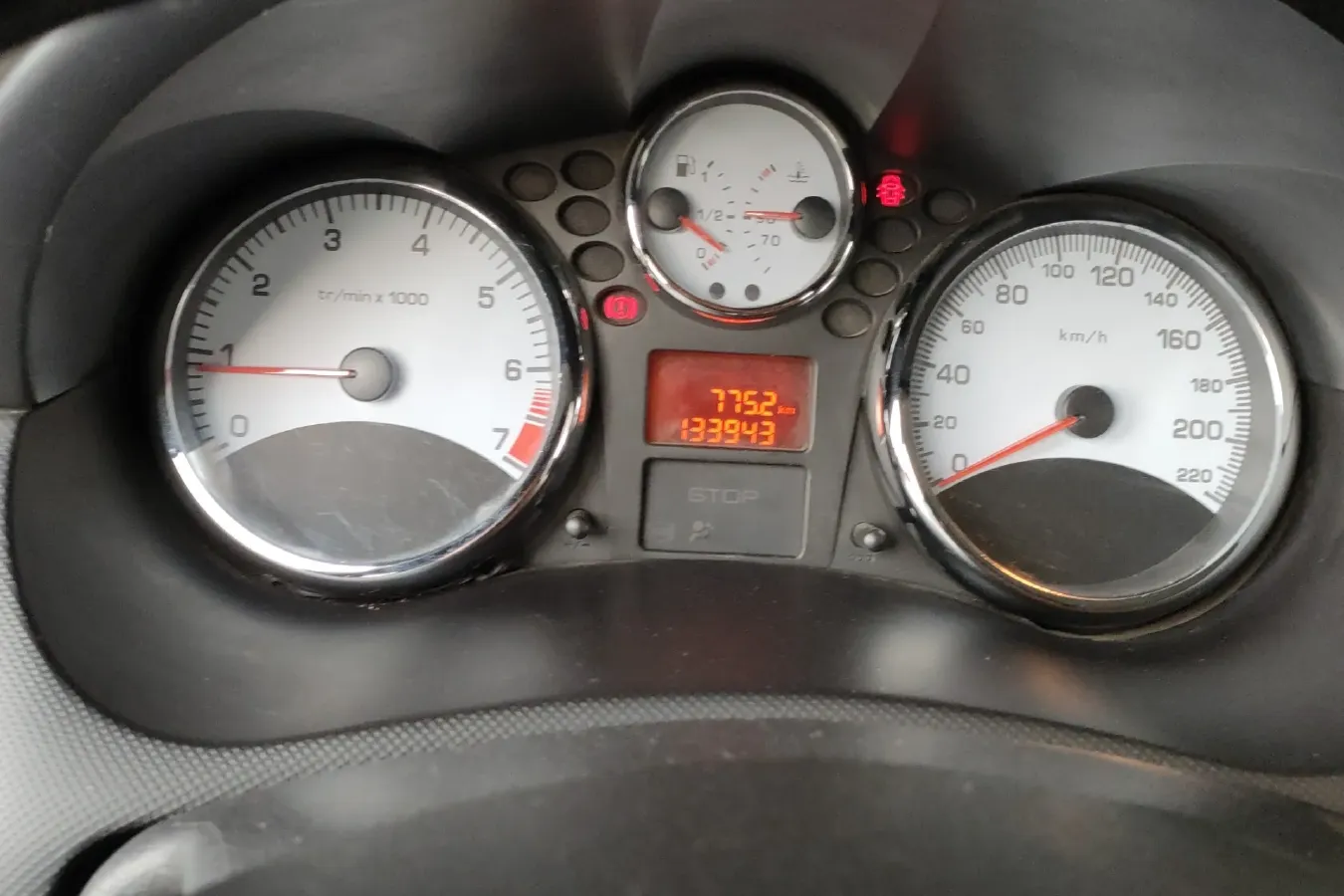 2011 Peugeot 207 1.4L 76HP L4 5MT,autocango,china used car exporter,china ev exporter,chinese used car exporter,chinese used ev exporter