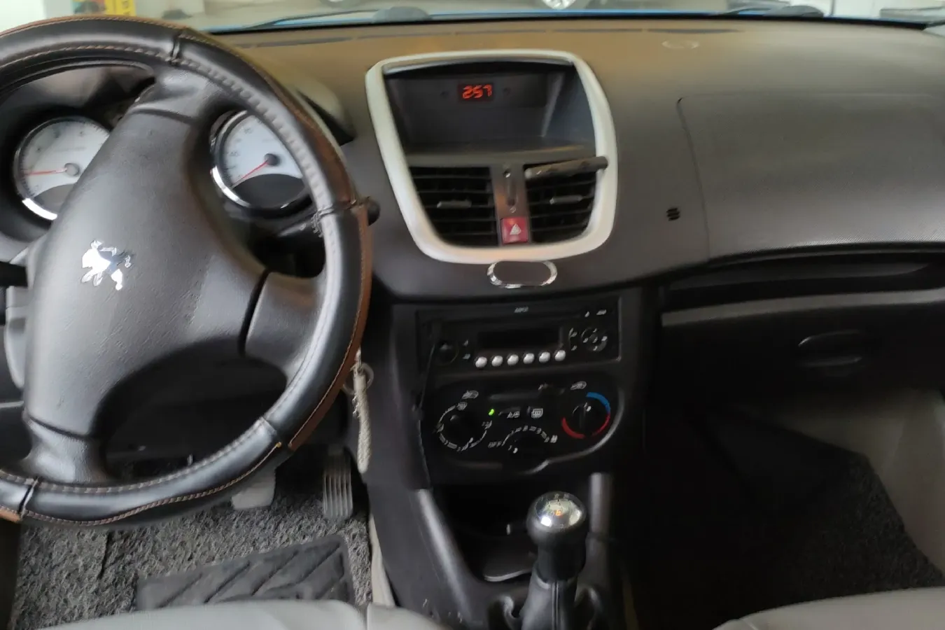 2011 Peugeot 207 1.4L 76HP L4 5MT,autocango,china used car exporter,china ev exporter,chinese used car exporter,chinese used ev exporter