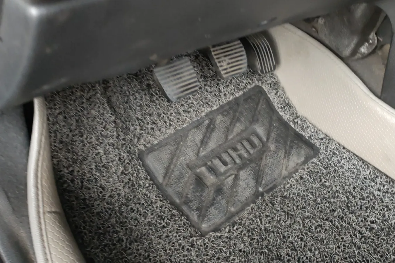 2011 Peugeot 207 1.4L 76HP L4 5MT,autocango,china used car exporter,china ev exporter,chinese used car exporter,chinese used ev exporter