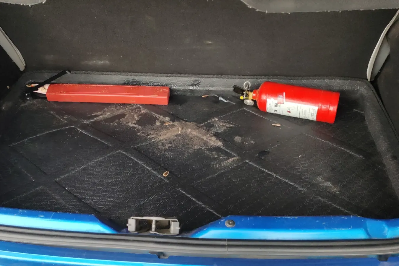 2011 Peugeot 207 1.4L 76HP L4 5MT,autocango,china used car exporter,china ev exporter,chinese used car exporter,chinese used ev exporter