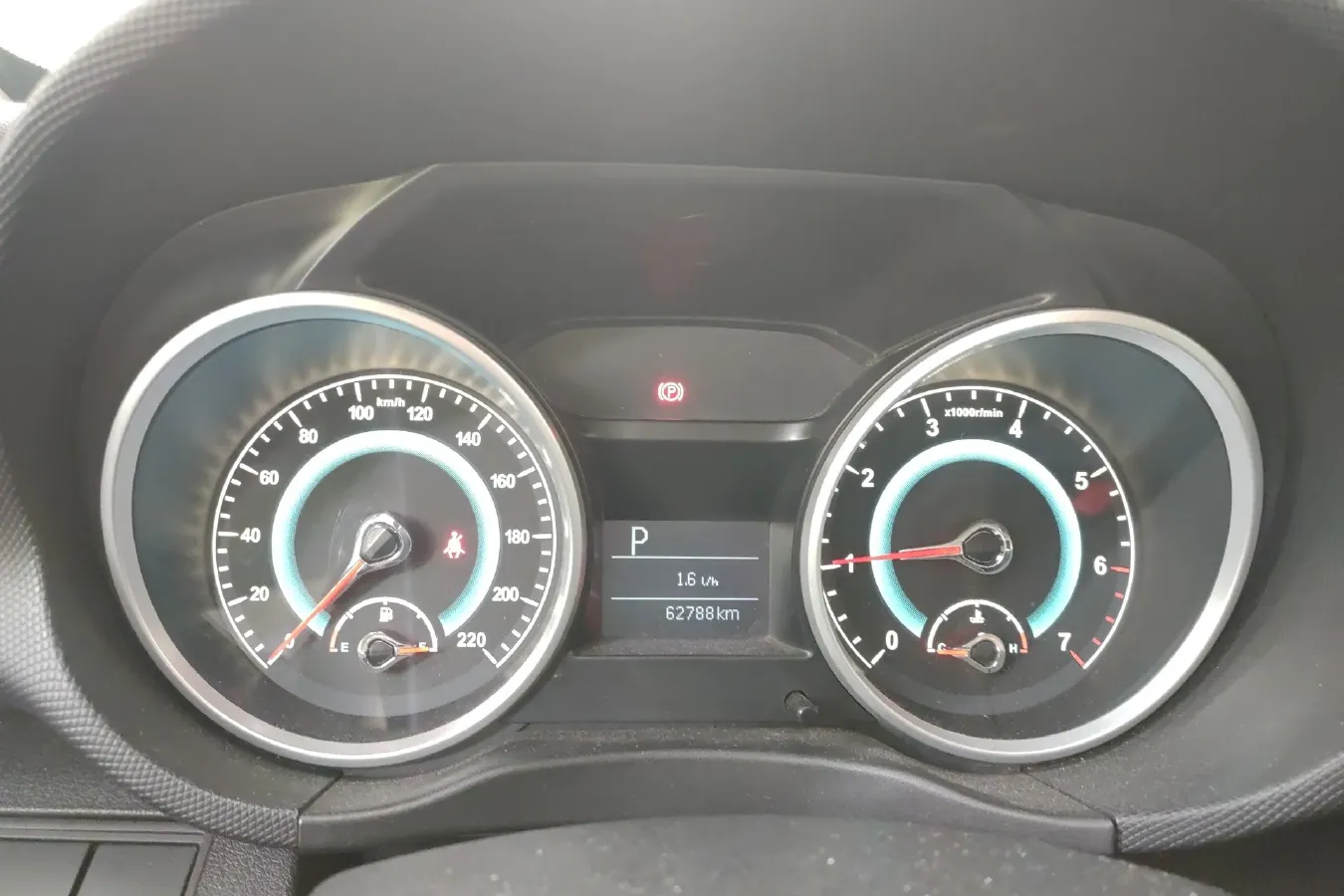 2014 Landwind X5 2.0T 190HP L4 8AT,autocango,china used car exporter,china ev exporter,chinese used car exporter,chinese used ev exporter