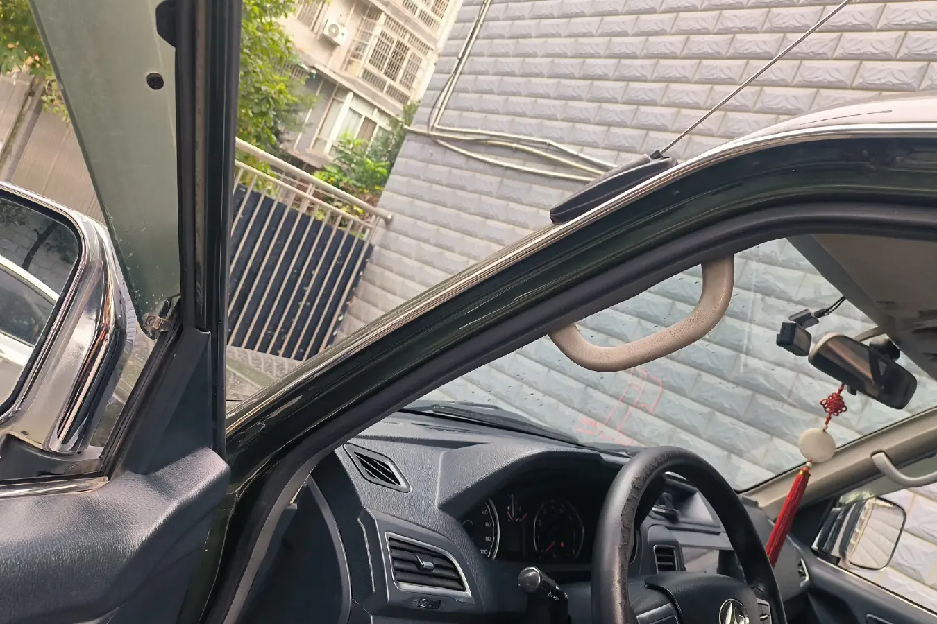 2015 Leopaard Q6 2.4L 147HP L4 5MT,autocango,china used car exporter,china ev exporter,chinese used car exporter,chinese used ev exporter