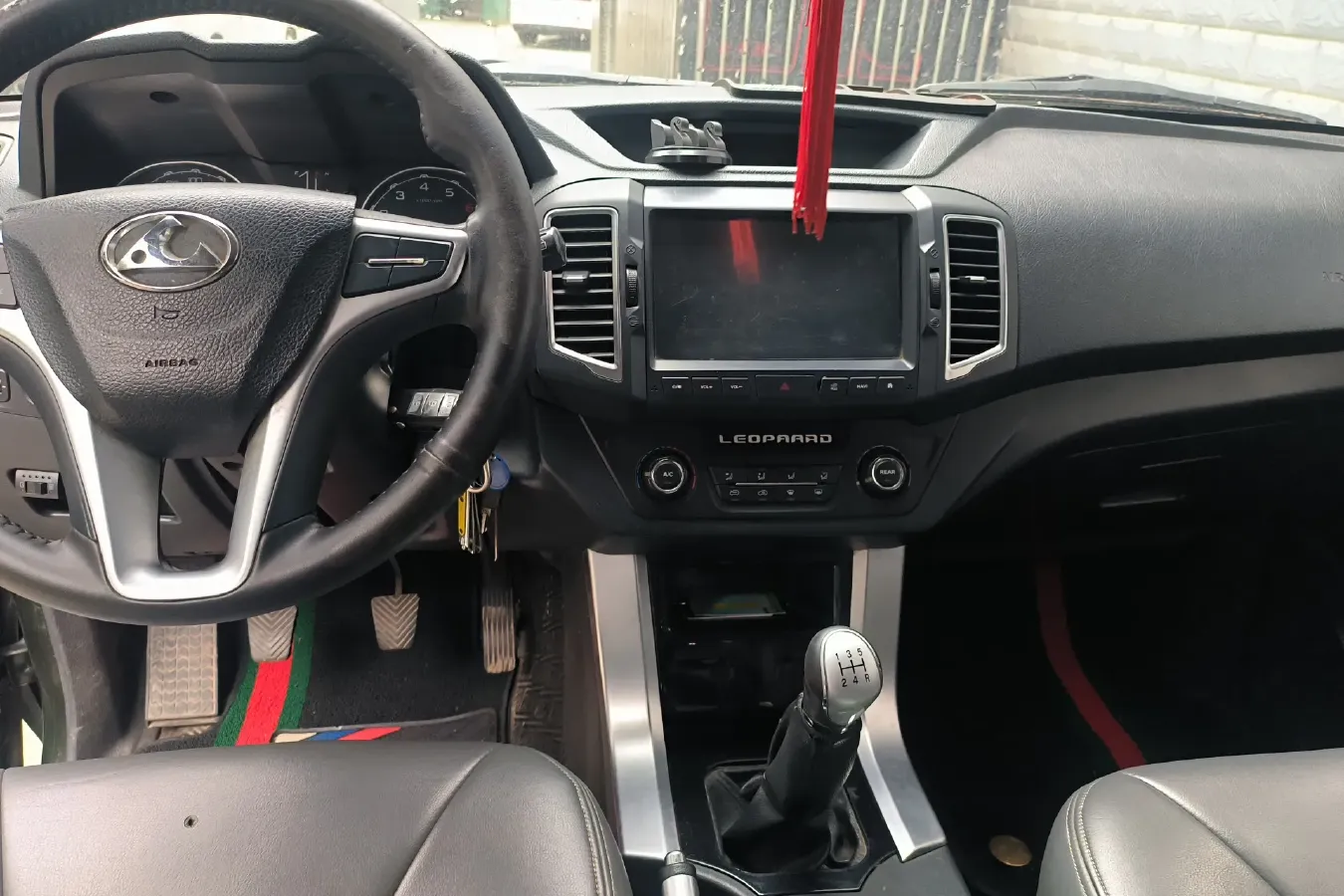 2015 Leopaard Q6 2.4L 147HP L4 5MT,autocango,china used car exporter,china ev exporter,chinese used car exporter,chinese used ev exporter