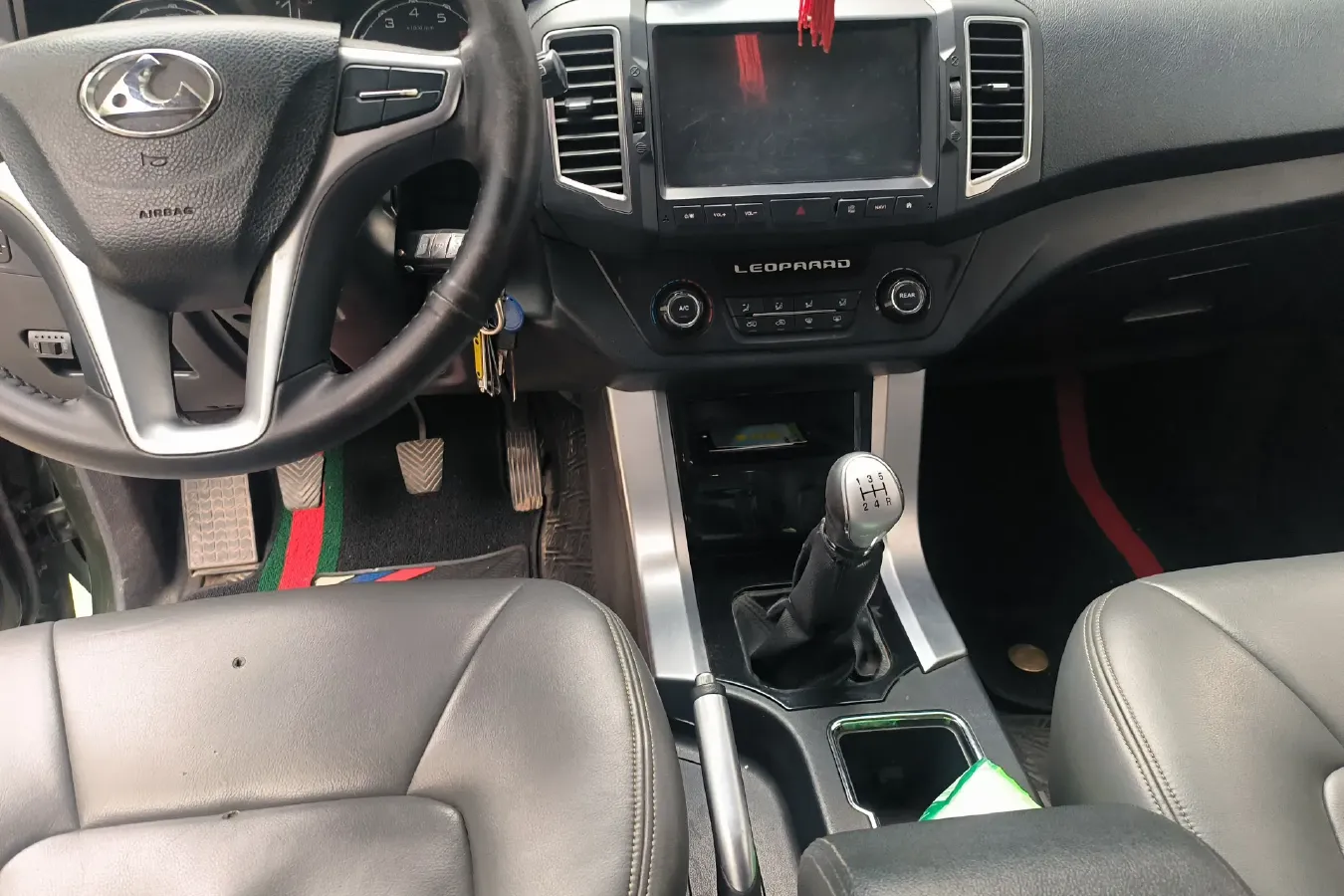 2015 Leopaard Q6 2.4L 147HP L4 5MT,autocango,china used car exporter,china ev exporter,chinese used car exporter,chinese used ev exporter