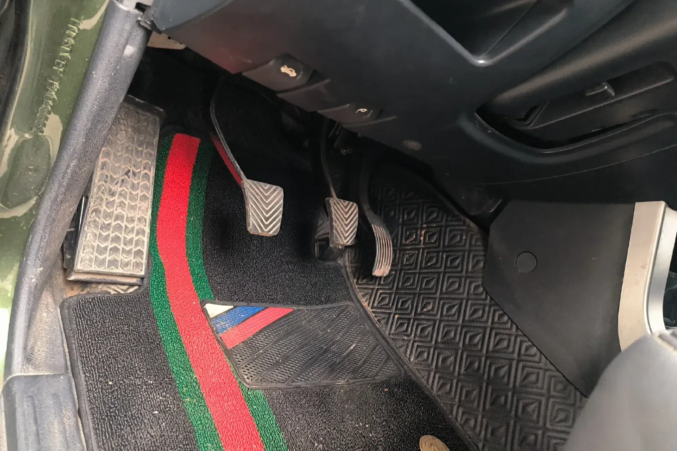 2015 Leopaard Q6 2.4L 147HP L4 5MT,autocango,china used car exporter,china ev exporter,chinese used car exporter,chinese used ev exporter