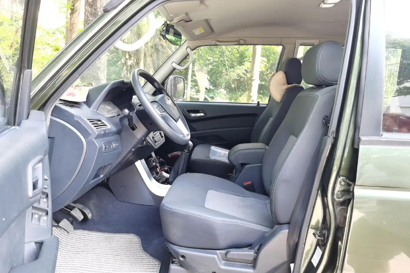 2015 Leopaard Q6 2.4L 147HP L4 5MT,autocango,china used car exporter,china ev exporter,chinese used car exporter,chinese used ev exporter