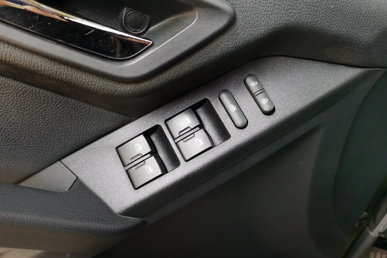 2015 Leopaard Q6 2.4L 147HP L4 5MT,autocango,china used car exporter,china ev exporter,chinese used car exporter,chinese used ev exporter