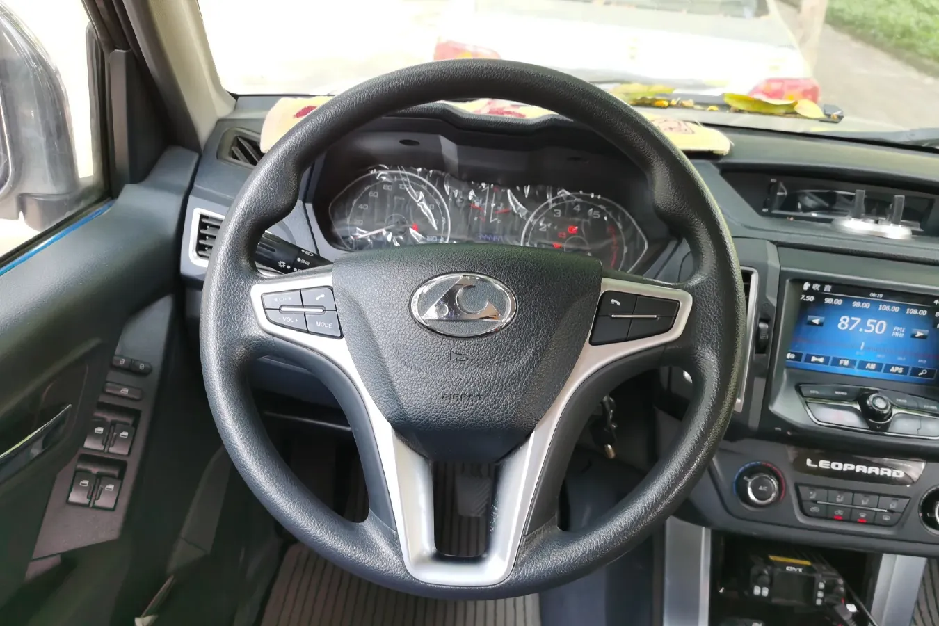 2015 Leopaard Q6 2.4L 147HP L4 5MT,autocango,china used car exporter,china ev exporter,chinese used car exporter,chinese used ev exporter