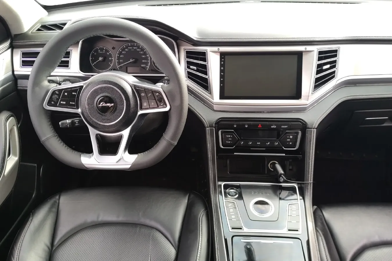 2018 Zotye Damy X7 2.0T 190HP L4 8AT,autocango,china used car exporter,china ev exporter,chinese used car exporter,chinese used ev exporter