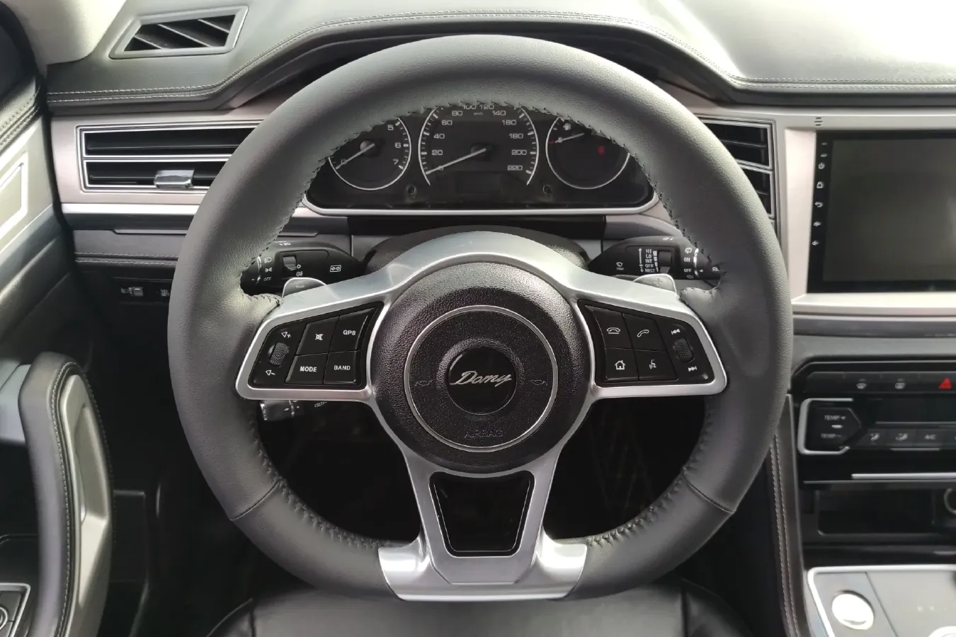 2018 Zotye Damy X7 2.0T 190HP L4 8AT,autocango,china used car exporter,china ev exporter,chinese used car exporter,chinese used ev exporter