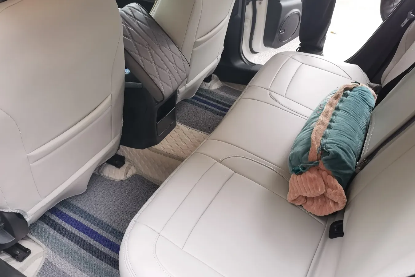 2015 Qoros 3 1.6T 156HP L4 6DCT,autocango,china used car exporter,china ev exporter,chinese used car exporter,chinese used ev exporter