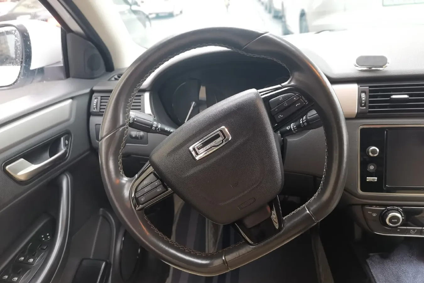 2015 Qoros 3 1.6T 156HP L4 6DCT,autocango,china used car exporter,china ev exporter,chinese used car exporter,chinese used ev exporter