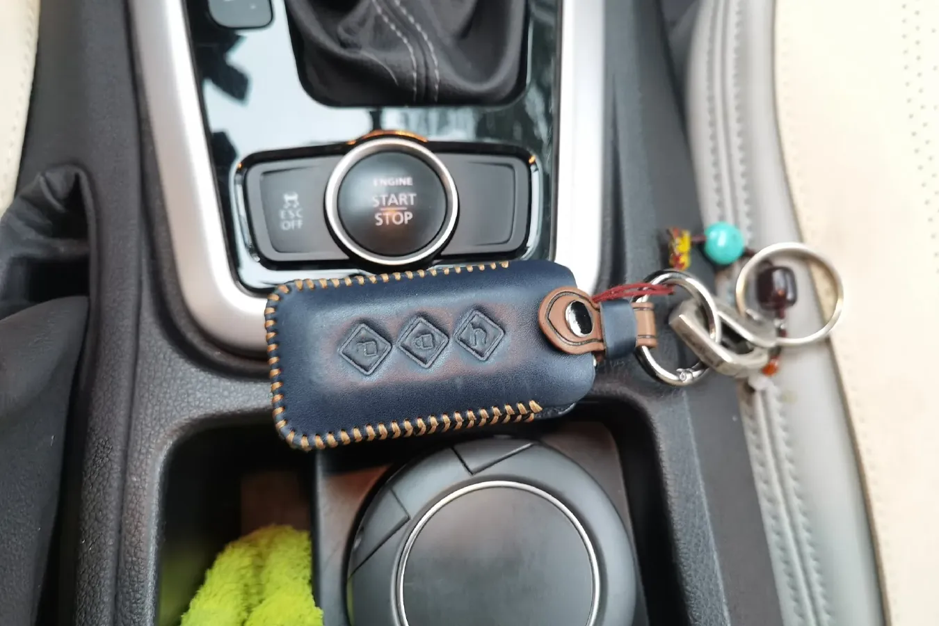 2015 Qoros 3 1.6T 156HP L4 6DCT,autocango,china used car exporter,china ev exporter,chinese used car exporter,chinese used ev exporter