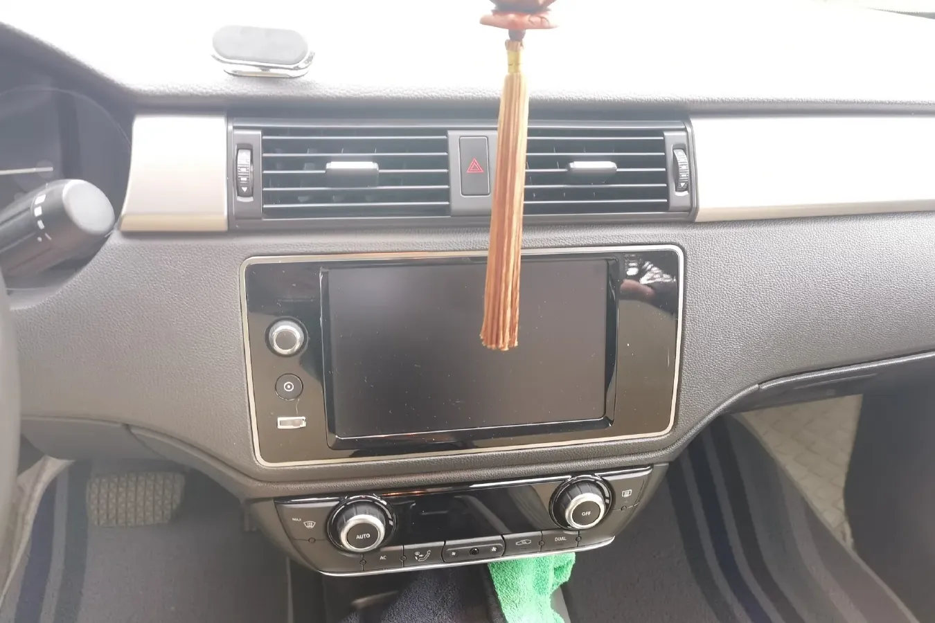 2015 Qoros 3 1.6T 156HP L4 6DCT,autocango,china used car exporter,china ev exporter,chinese used car exporter,chinese used ev exporter