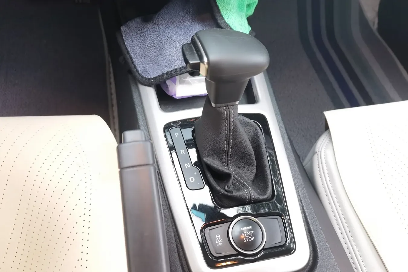 2015 Qoros 3 1.6T 156HP L4 6DCT,autocango,china used car exporter,china ev exporter,chinese used car exporter,chinese used ev exporter